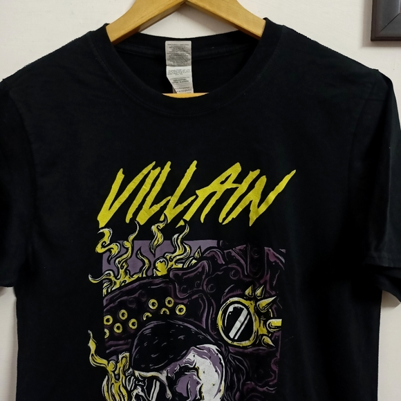 GILDAN VILLAN SKULL GRAPHIC VINTAGE TSHIRT FOR MEN'S AND WOMEN'S - Picture 2 of 5